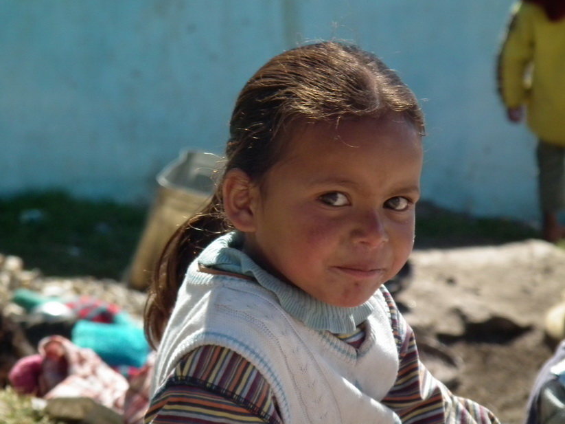 Dziewczynka w wiosce Mana