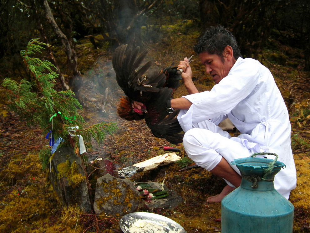 Wioskowy szaman w Himalajach