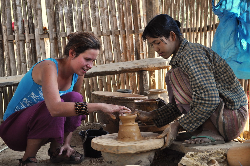 W jednej z bardziej autentycznych wiosek - Kyauk Daing, gdzie nadal tętni prawdziwe życie Inle, wkręciliśmy się w garncarstwo...