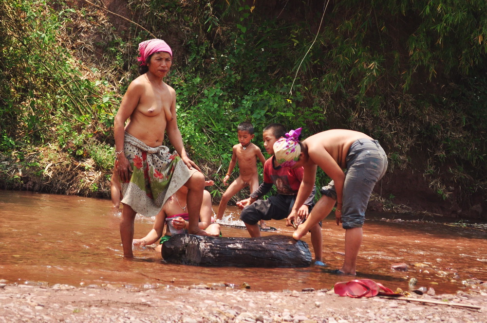 Publiczna łaźnia w północnym Laosie