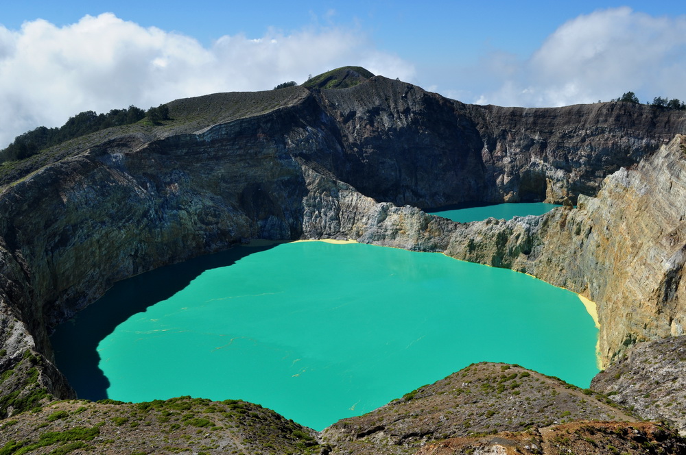 Prawie jak wielki zbiornik z farbą, czyli piękny wulkan Kelimutu rządzi