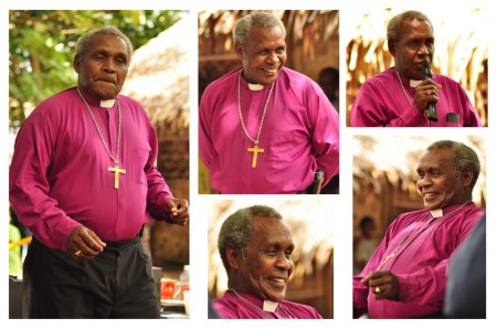 Względnie młody Kościół Melanezji utworzony na Vanuatu to jedyne wyznanie próbujące łączyć tradycyjne wierzenia z nauką chrześcijańską. Tu akurat biskup wycina hołubce na uroczystościach wyświęcania księdza na wyspie Vanua Lava.