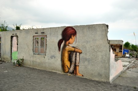 Spalone domy po wybuchu Merapi z 2010 roku