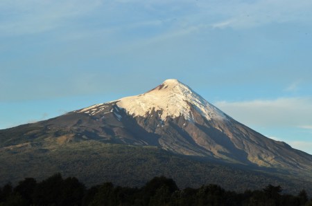 Lazurowe jeziora i ośnieżone wulkany regionu Los Lagos. Naprawdę zupełnie jak w Polsce.