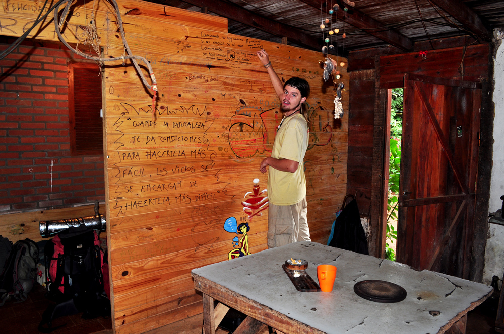 To się nazywa wpis na ścianie hostelu, a nie jakieś tam fejsbuki